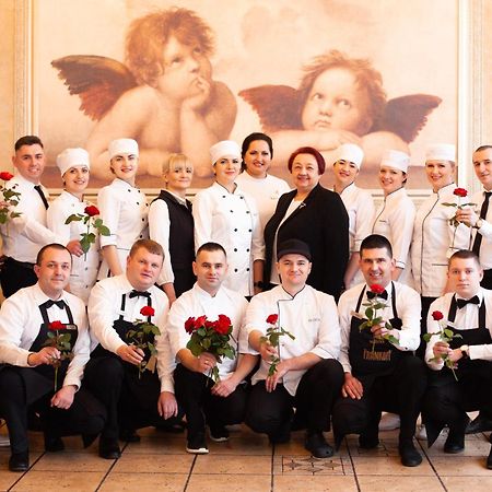 Nadiya Hotel Ivano Frankivsk Bagian luar foto