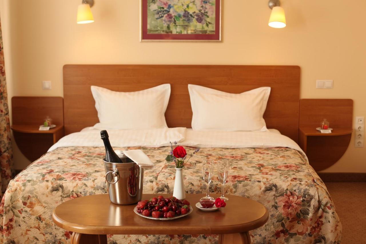 Nadiya Hotel Ivano Frankivsk Bagian luar foto