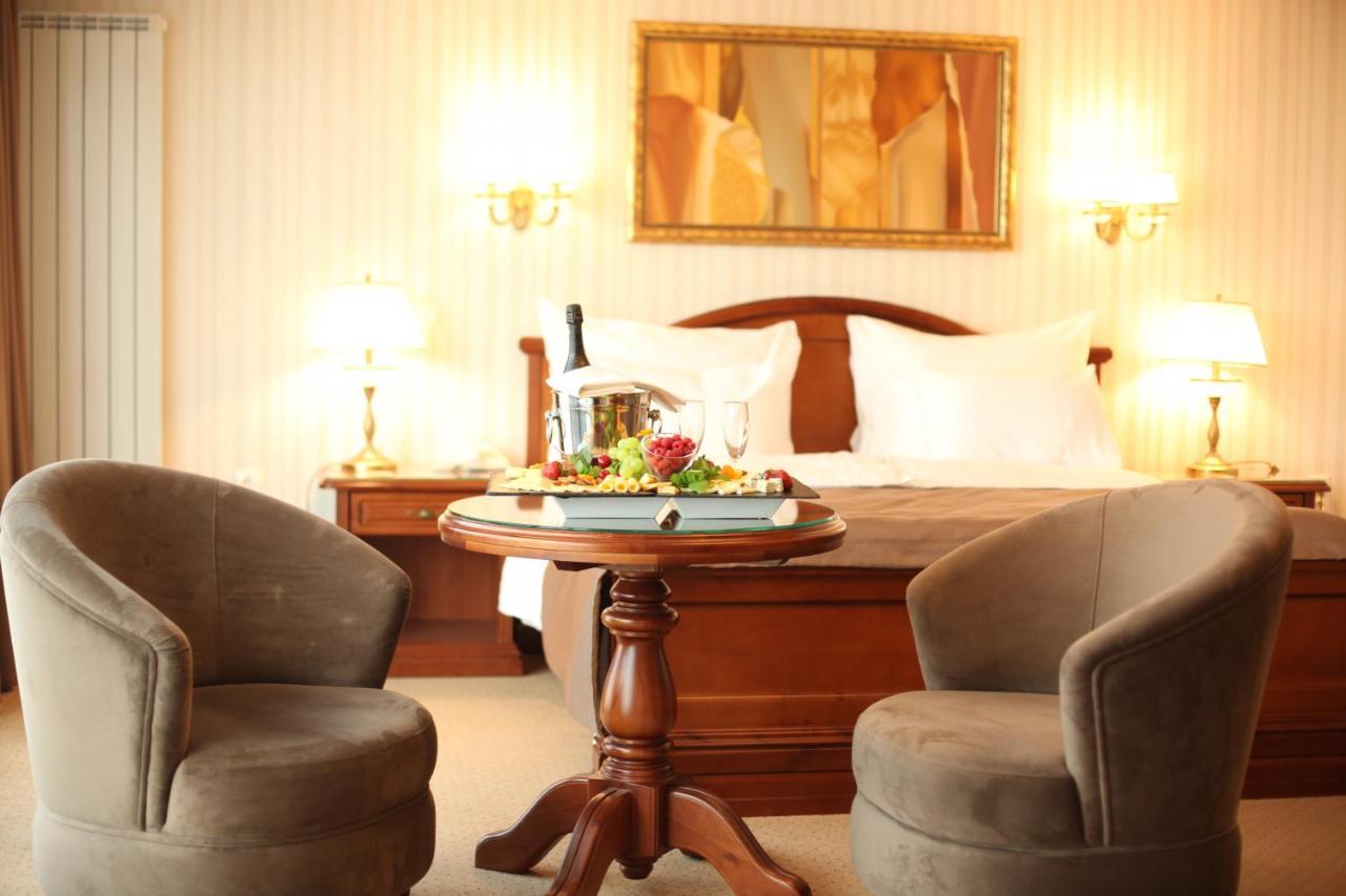 Nadiya Hotel Ivano Frankivsk Bagian luar foto