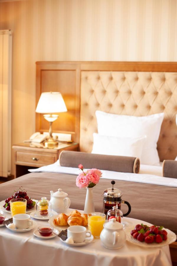 Nadiya Hotel Ivano Frankivsk Bagian luar foto