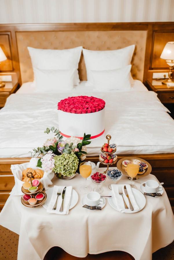 Nadiya Hotel Ivano Frankivsk Bagian luar foto