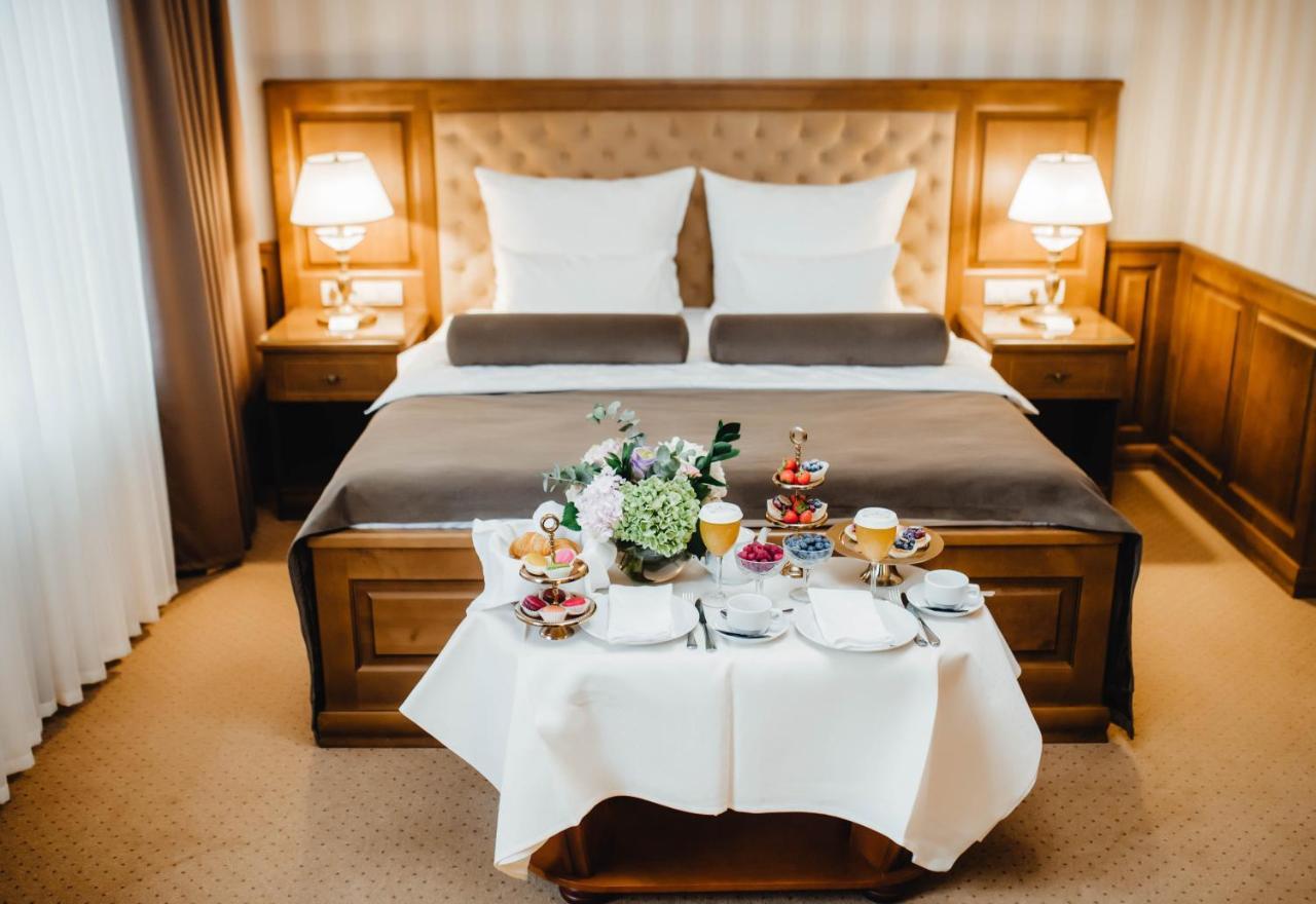 Nadiya Hotel Ivano Frankivsk Bagian luar foto