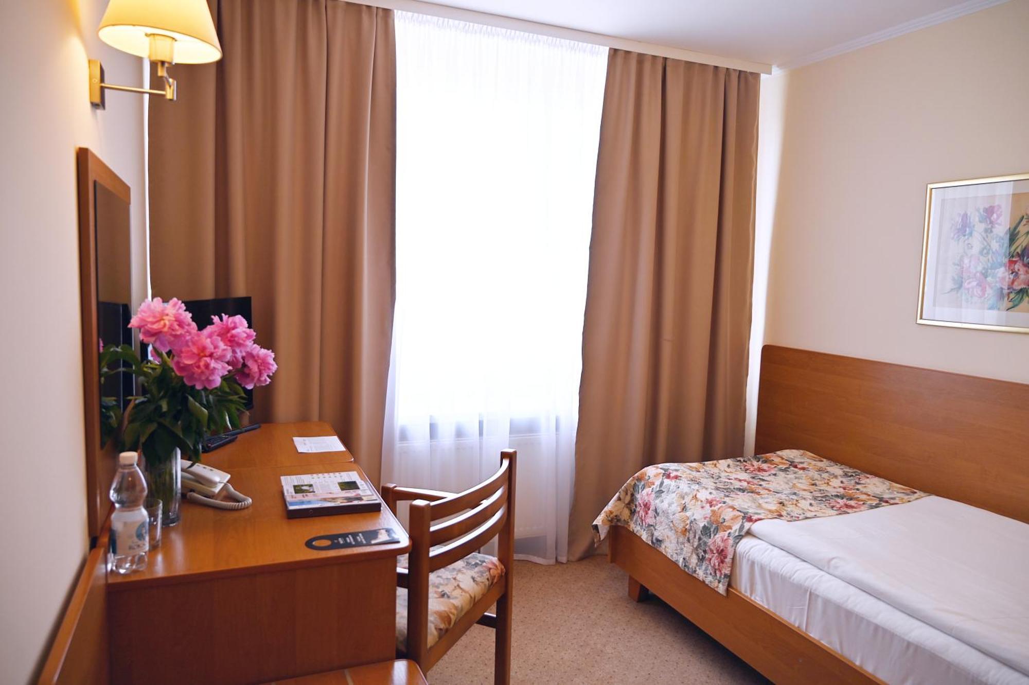 Nadiya Hotel Ivano Frankivsk Bagian luar foto