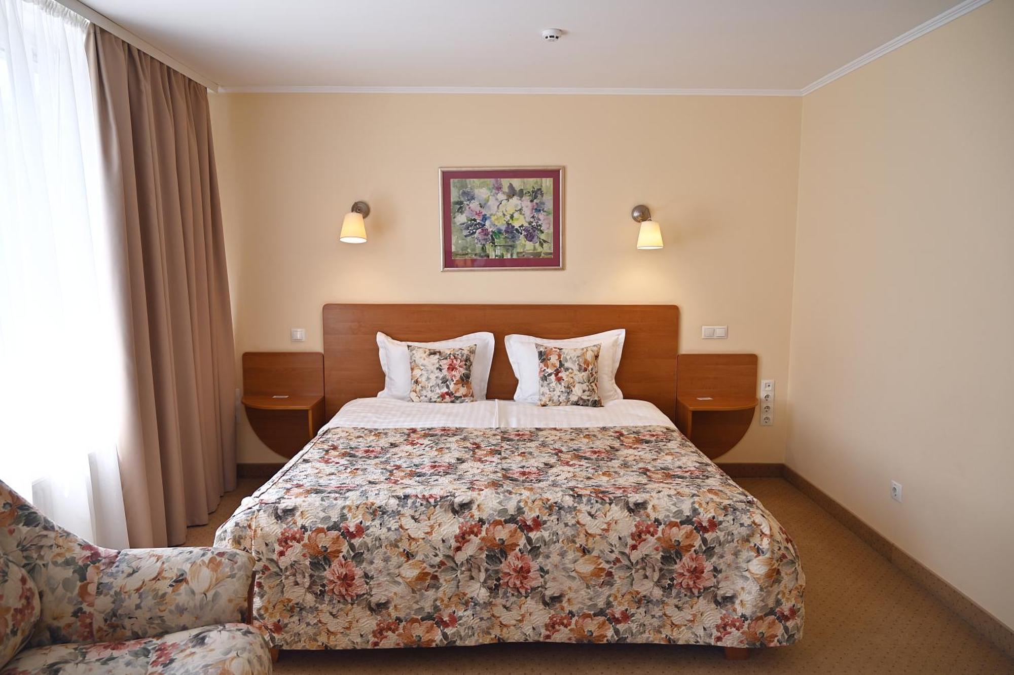 Nadiya Hotel Ivano Frankivsk Bagian luar foto