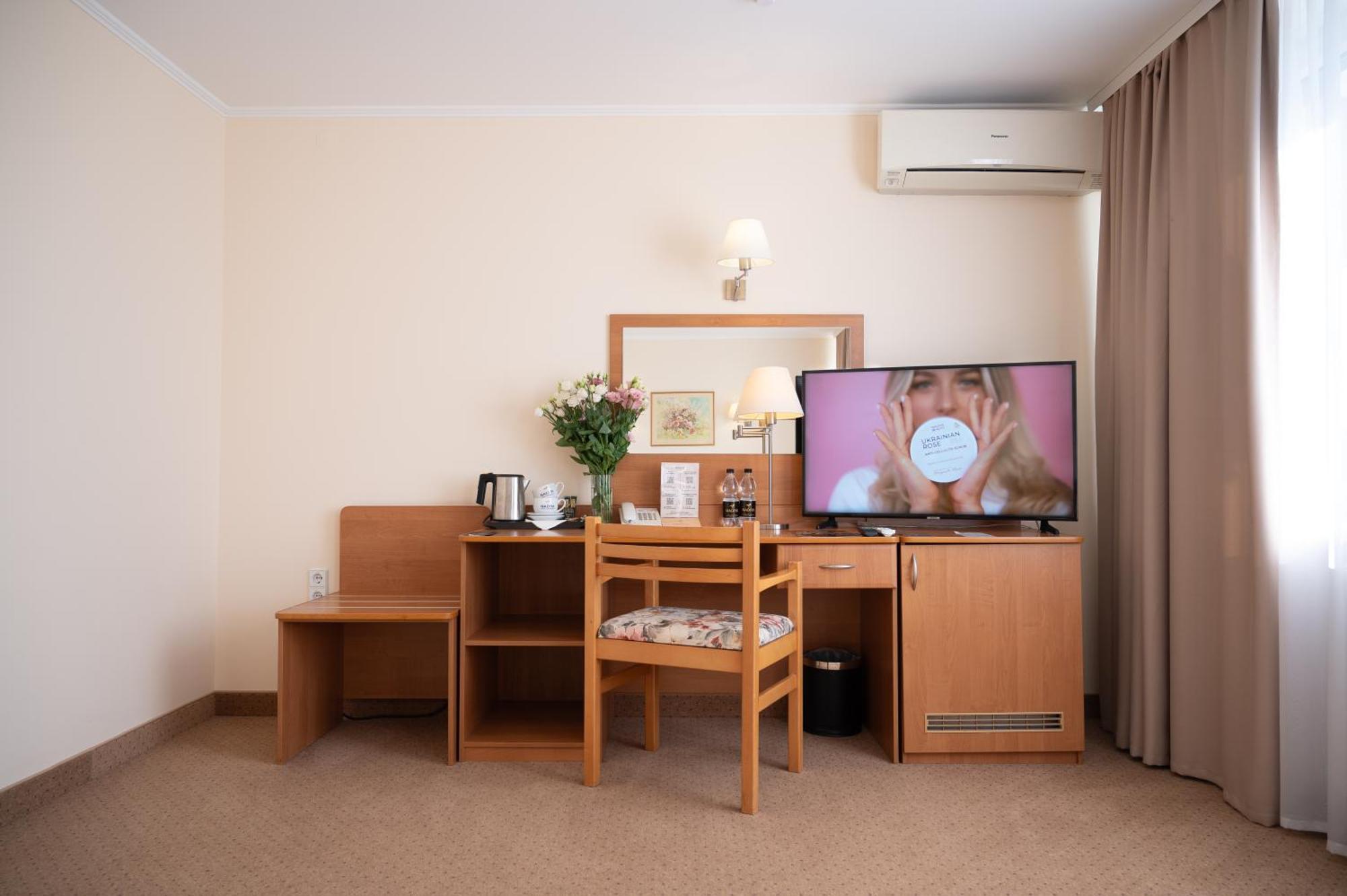 Nadiya Hotel Ivano Frankivsk Ruang foto