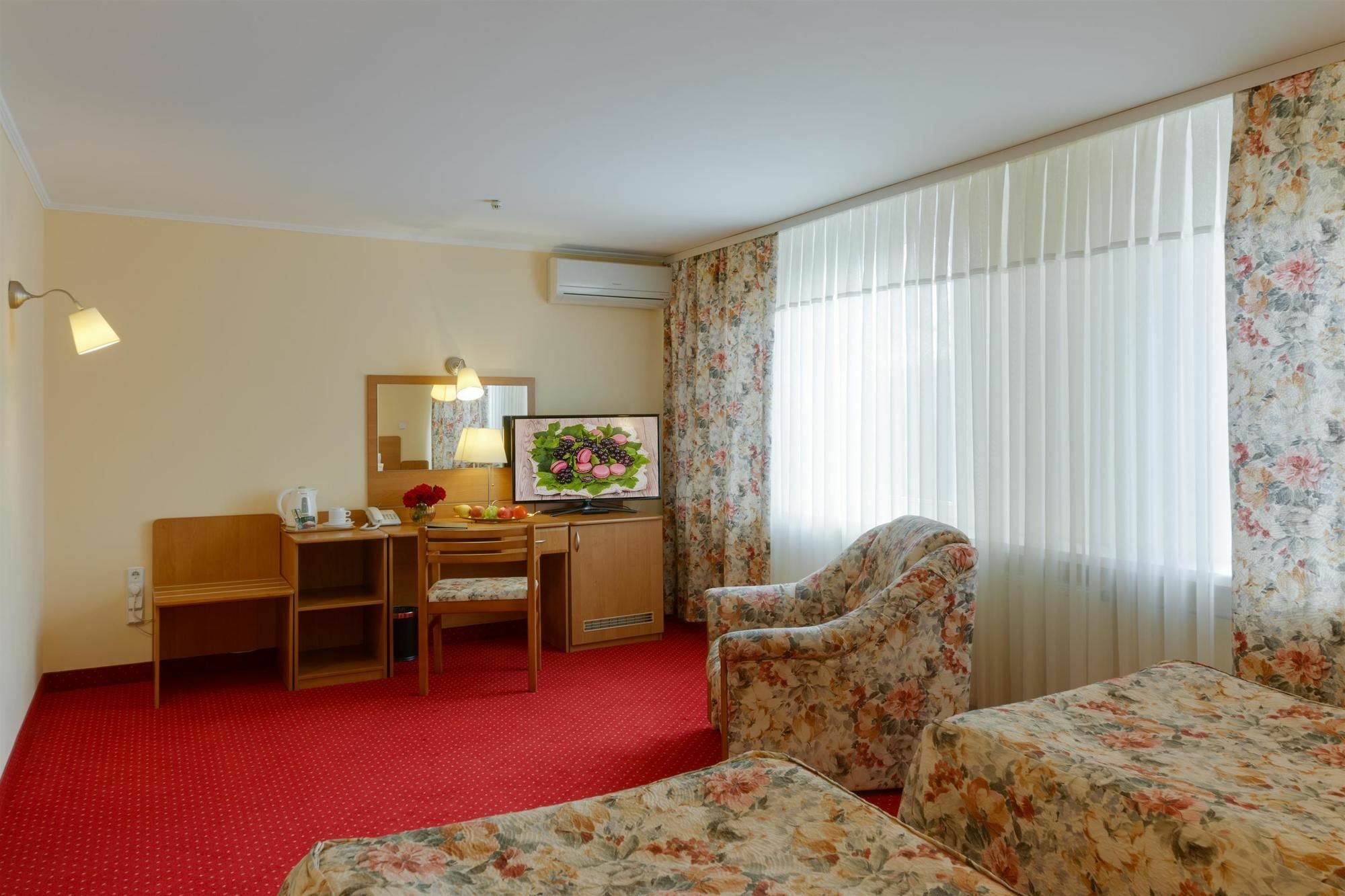 Nadiya Hotel Ivano Frankivsk Bagian luar foto