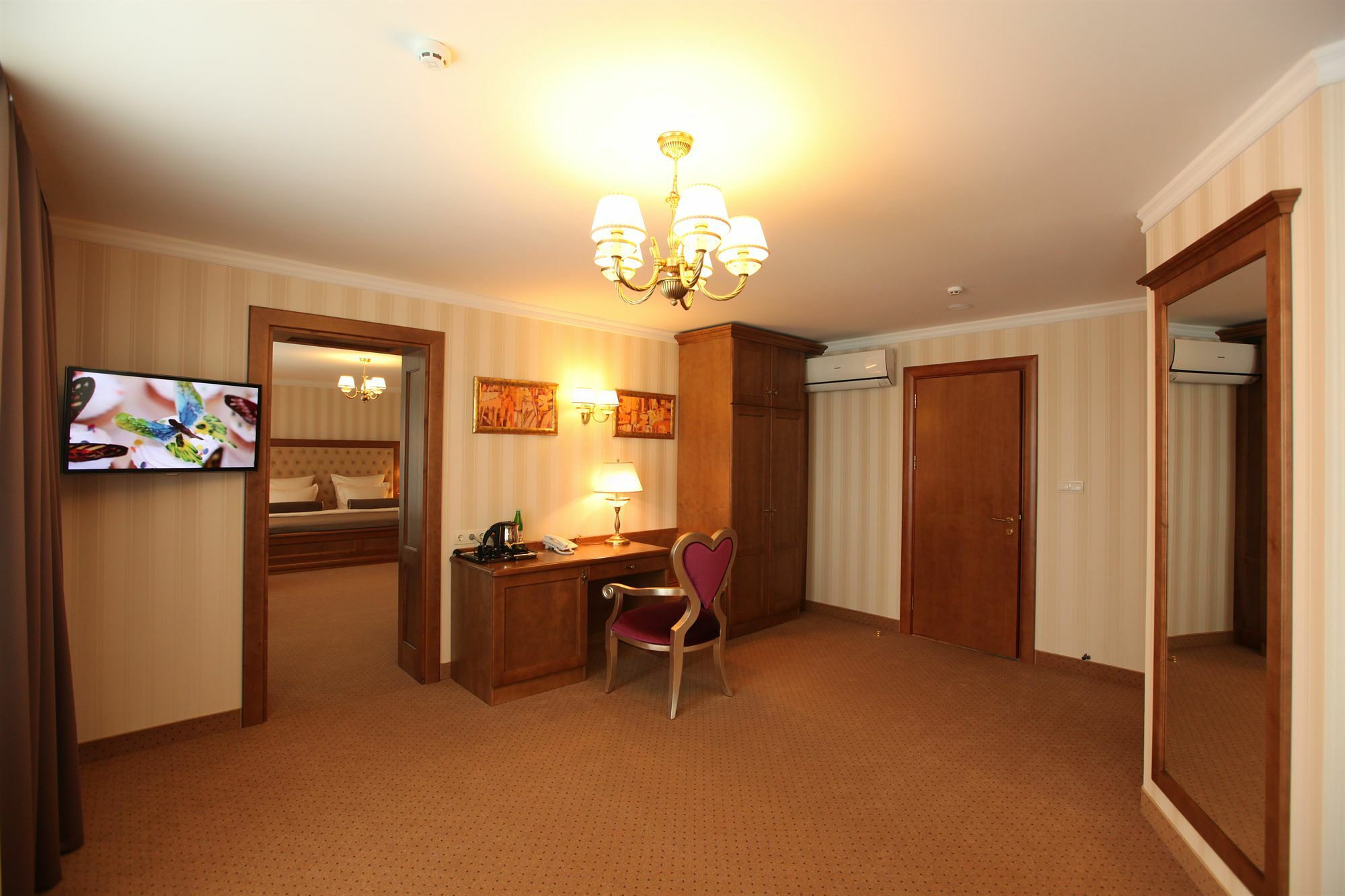Nadiya Hotel Ivano Frankivsk Bagian luar foto