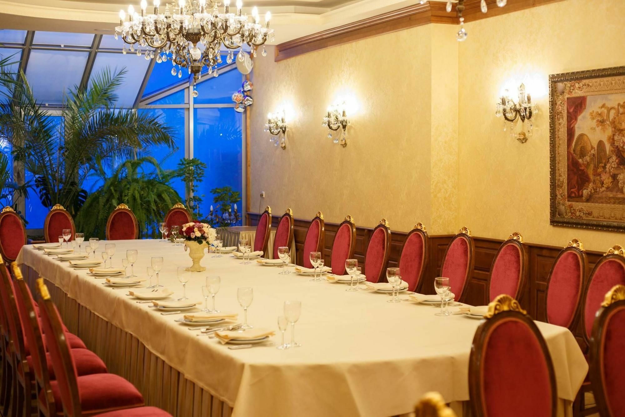 Nadiya Hotel Ivano Frankivsk Bagian luar foto