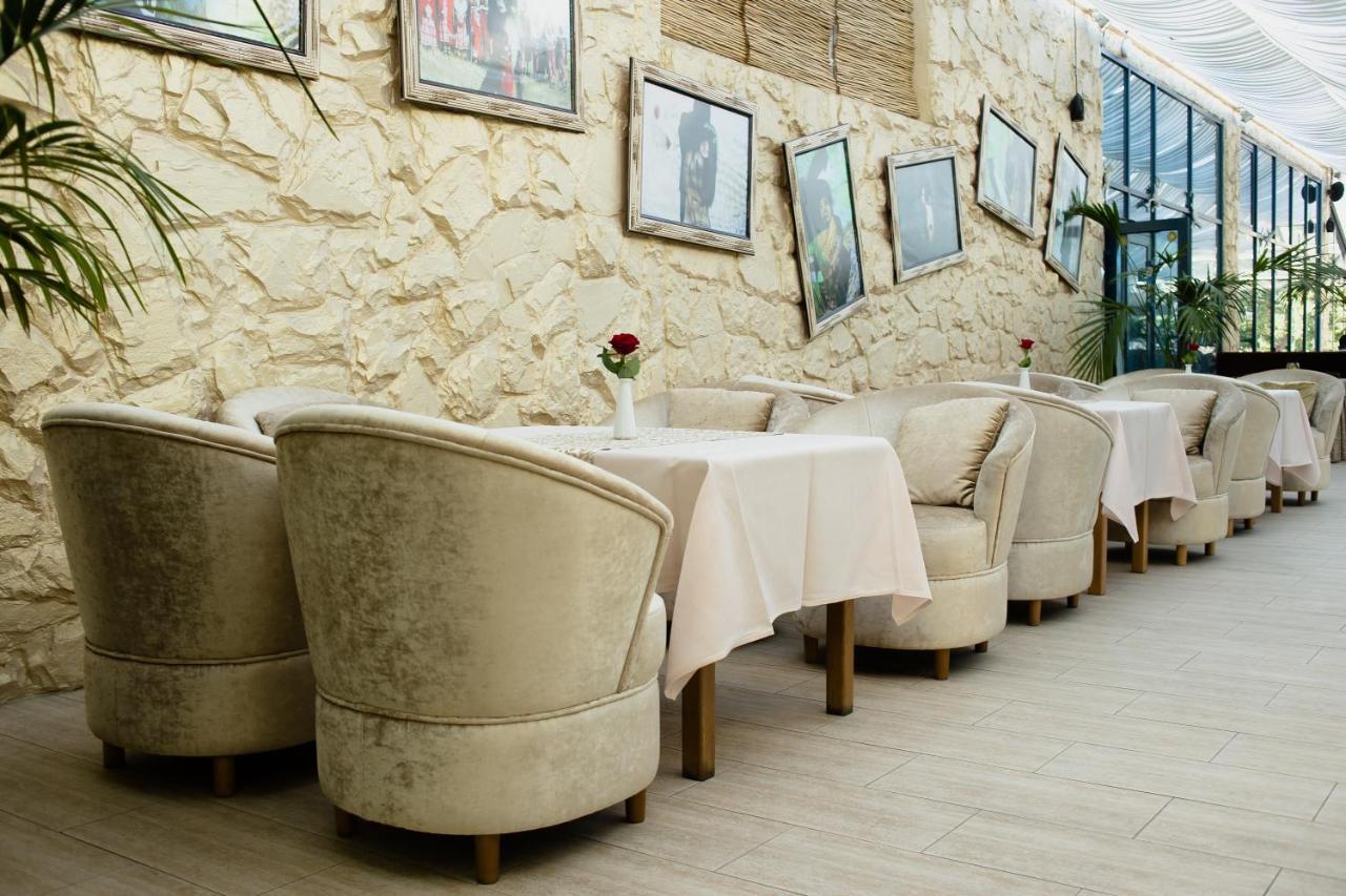 Nadiya Hotel Ivano Frankivsk Bagian luar foto